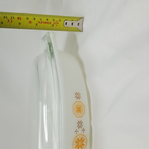 Pyrex Town & Country Divided Casserole Dish with Lid - Picture 10 of 16